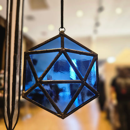 Éclat Critique – Vitrail D20