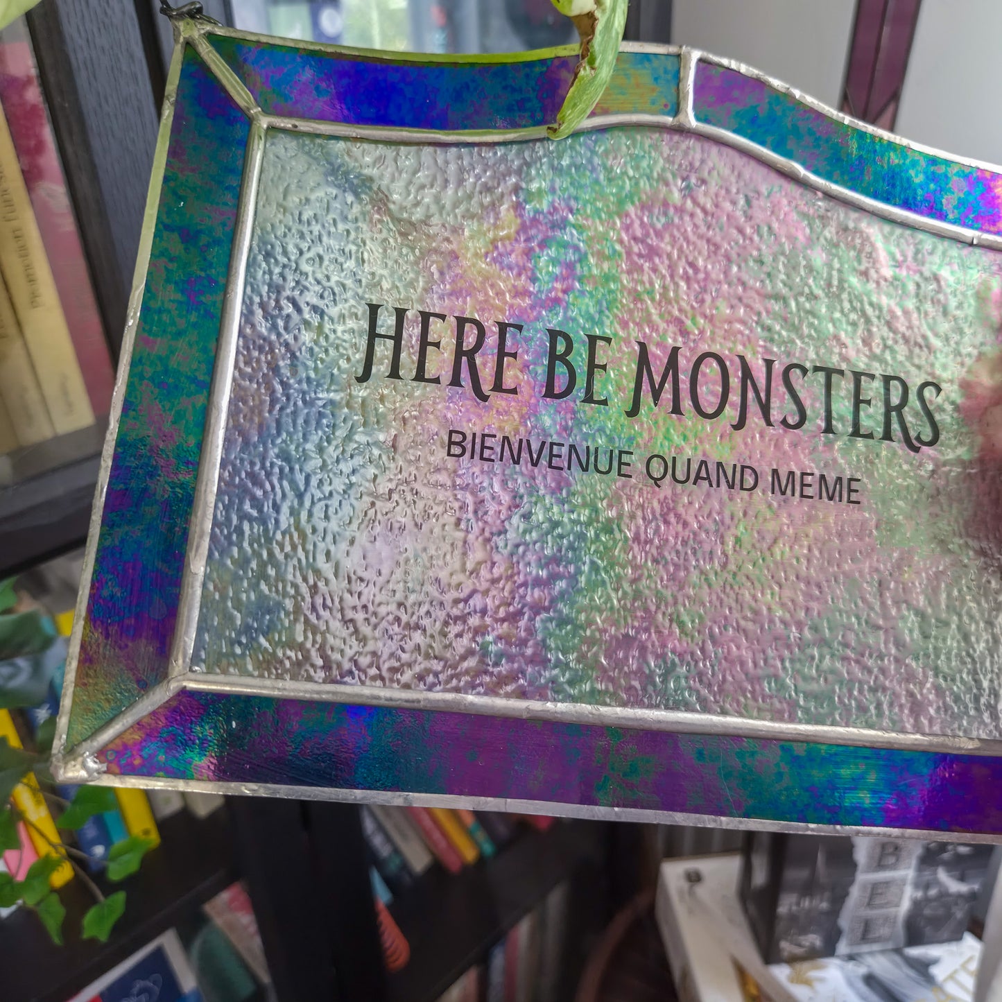 Pancarte Here Be Monsters - Vitrail Tiffany
